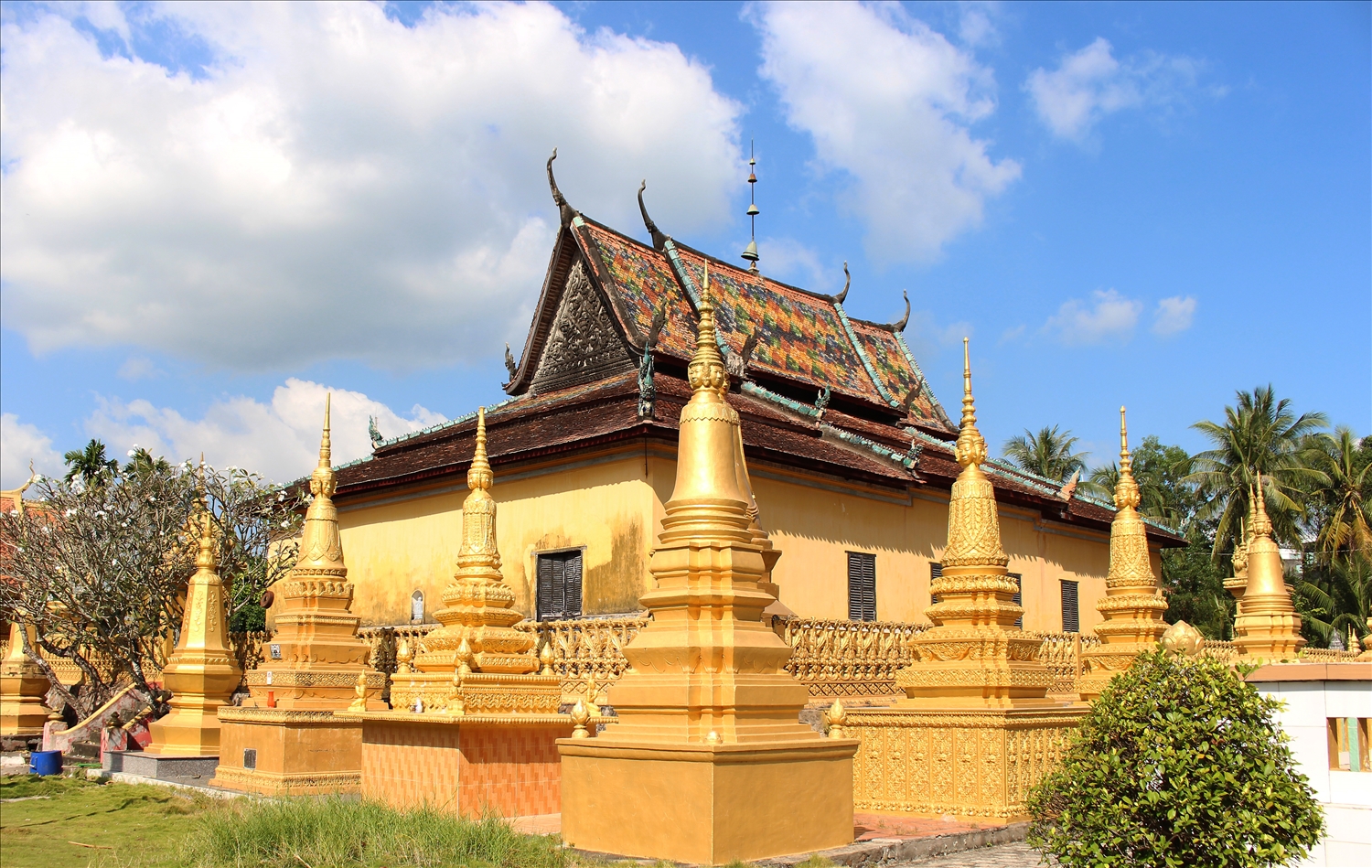 5 2 Toàn cảnh chánh điện chùa Xvayton