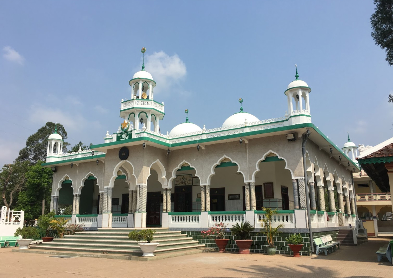 6  Kiến trúc đậm Hồi Giáo và văn hóa của người Chăm Nam Bộ tại Thánh đường Mubarak